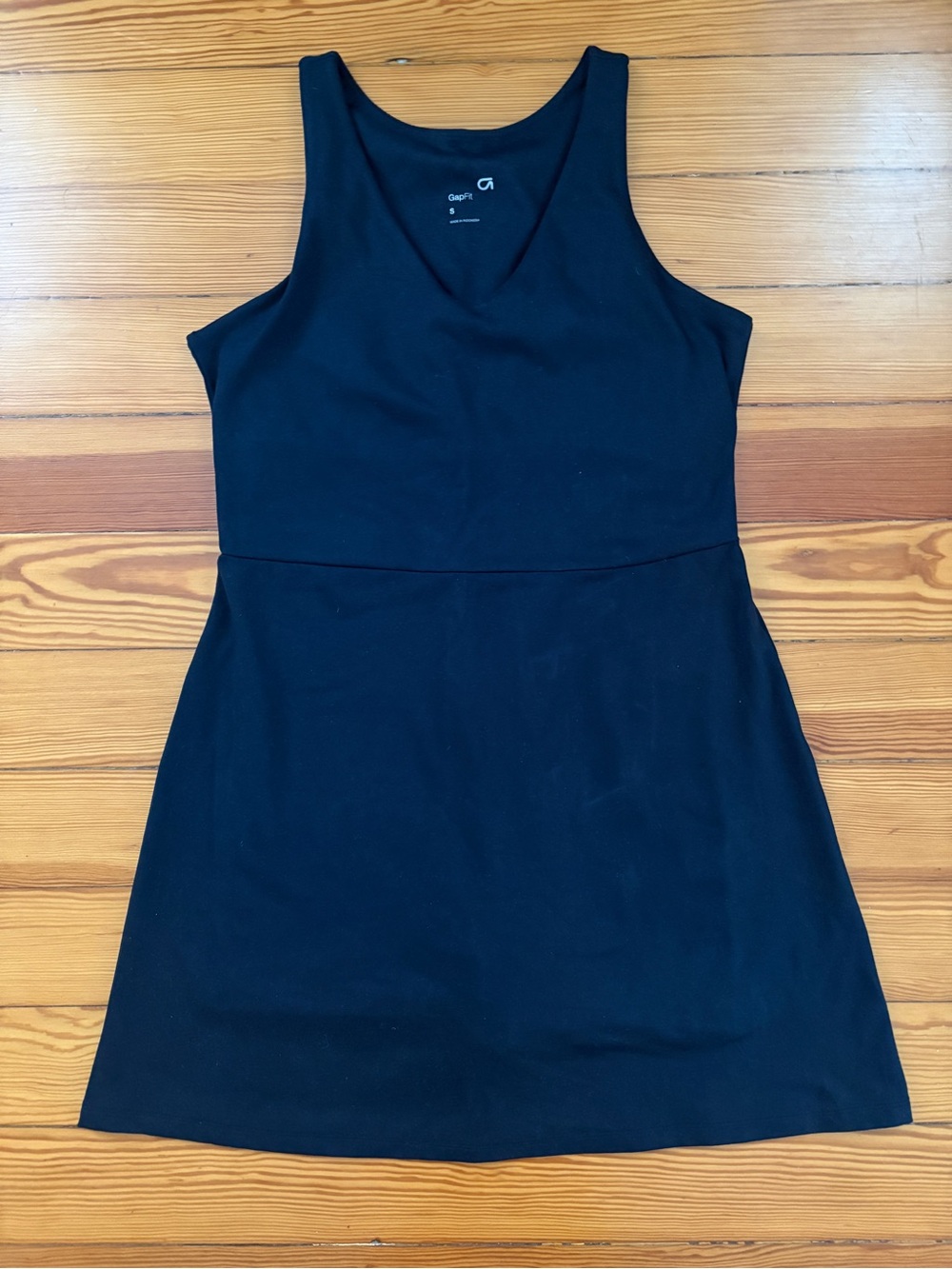 Gap V-Neck Tennis Dress w/Built-in Biker Shorts